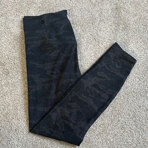 Vuori Dark Gray Camouflage Leggings